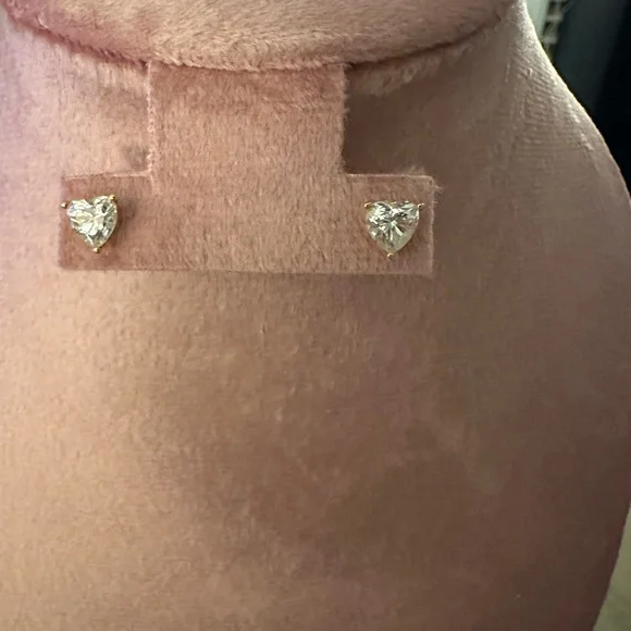 Diamond heart cut earrings on 18k gold mount - Picture 4 of 6